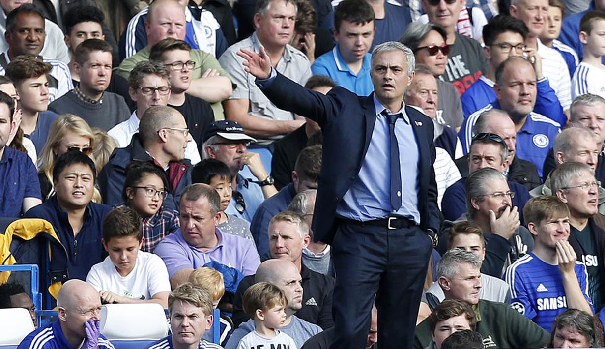 Chelsea Vs Liverpool, Sabtu (31/10/2015). Sempat unggul, Chelsea akhirnya takluk 1-3 dari Liverpool. (AFP/Ian Kington)