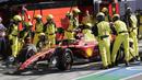 Max Verstappen baru berhasil mengambil alih kendali lomba pada lap ke-33 saat Charles Leclerc memasuki pit stop untuk yang kedua kalinya. (AP/Pool/Ciro De Luca)