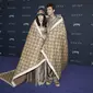 Billie Eilish dan Jesse Rutherford eksis di karpet merah LACMA’s Art + Film Gala di Los Angeles, pada 5 November 2022, dengan berselimut Gucci. (dok. AP Photo/Allison Dinner)