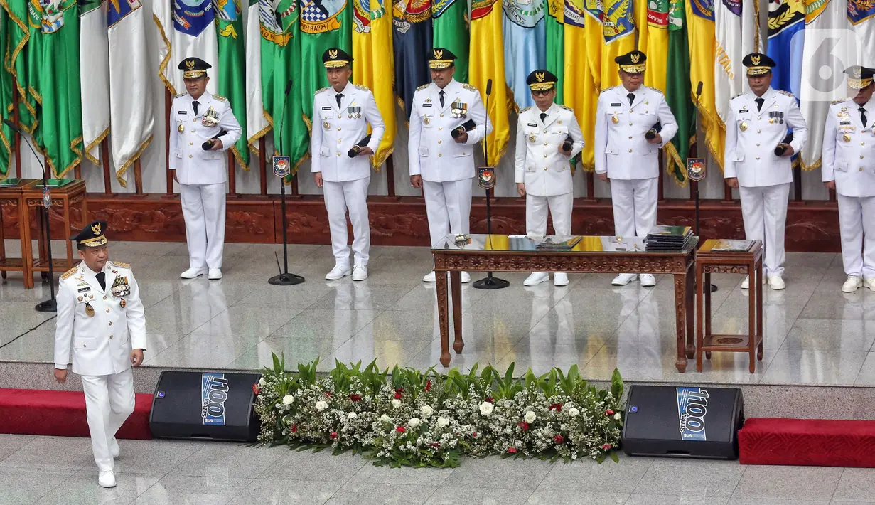 Kepala Pusat Penerangan Kementerian Dalam Negeri Benny Irwan mengatakan, mereka yang akan habis masa jabatannya adalah Gubernur Jawa Barat Ridwan Kamil, Gubernur Jawa Tengah Ganjar Pranowo, Gubernur Sumatera Utara Edy Rahmayadi, Gubernur Bali Wayan Koster, Gubernur Papua Lukas Enembe. Kemudian Gubernur NTT Viktor Laiskodat, Gubernur NTB Zulkieflimansyah, Gubernur Kalimantan Barat Sutarmidji, Gubernur Sulawesi Tenggara Ali Mazi, dan Gubernur Sulawesi Selatan Andi Sudirman. (Liputan6.com/Angga Yuniar)