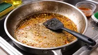 7 Tips Hemat Air saat Membersihkan Peralatan Masak Berminyak, Praktis dan Efektif
