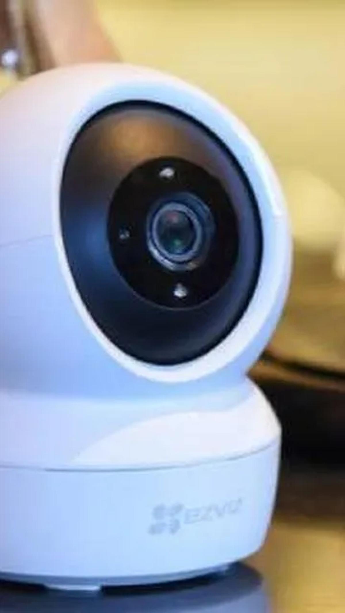 Aksi pelaku tertangkap CCTV yang terpasang di salah satu toko dan tersebar luas di media sosial.