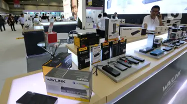 Produk elektronik dipajang pada pameran Global Sources Electronics Indonesia di JCC, Jakarta, Kamis (5/12/2019). Pameran yang berlangsung hingga tanggal 7 Desember menghadirkan 350 pemasok dari China, Korea Selatan, Taiwan, Hong Kong dan Indonesia. (Liputan6.com/Fery Pradolo)