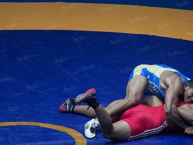 Pegulat Jawa Barat, Rudi Suandi, berhasil meraih emas kelas Greco Roman 75 kg pada PON XIX Jawa Barat di GOR Saparua, Bandung, Selasa (27/9/2016). (Bola.com/Vitalis Yogi Trisna)