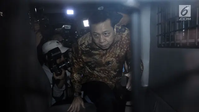 Dikawal Ketat, Setya Novanto Kembali Masuk Mobil Tahanan KPK