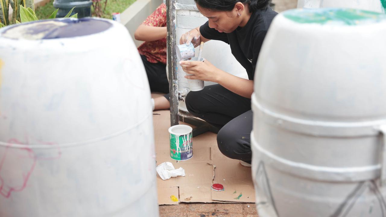 Barang Bekas Disulap Jadi Karya Seni