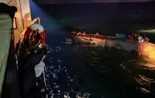 FOTO: Momen Dramatis KRI Banjarmasin Selamatkan ABK di Tengah Cuaca Buruk