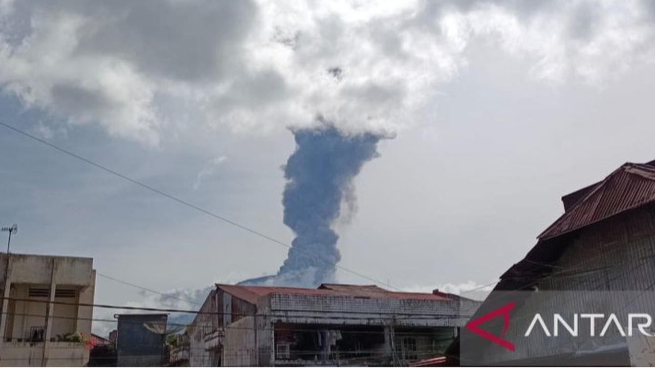 Gunung Marapi Meletus Muntahkan Abu Vulkanik Setinggi 1.600 Meter