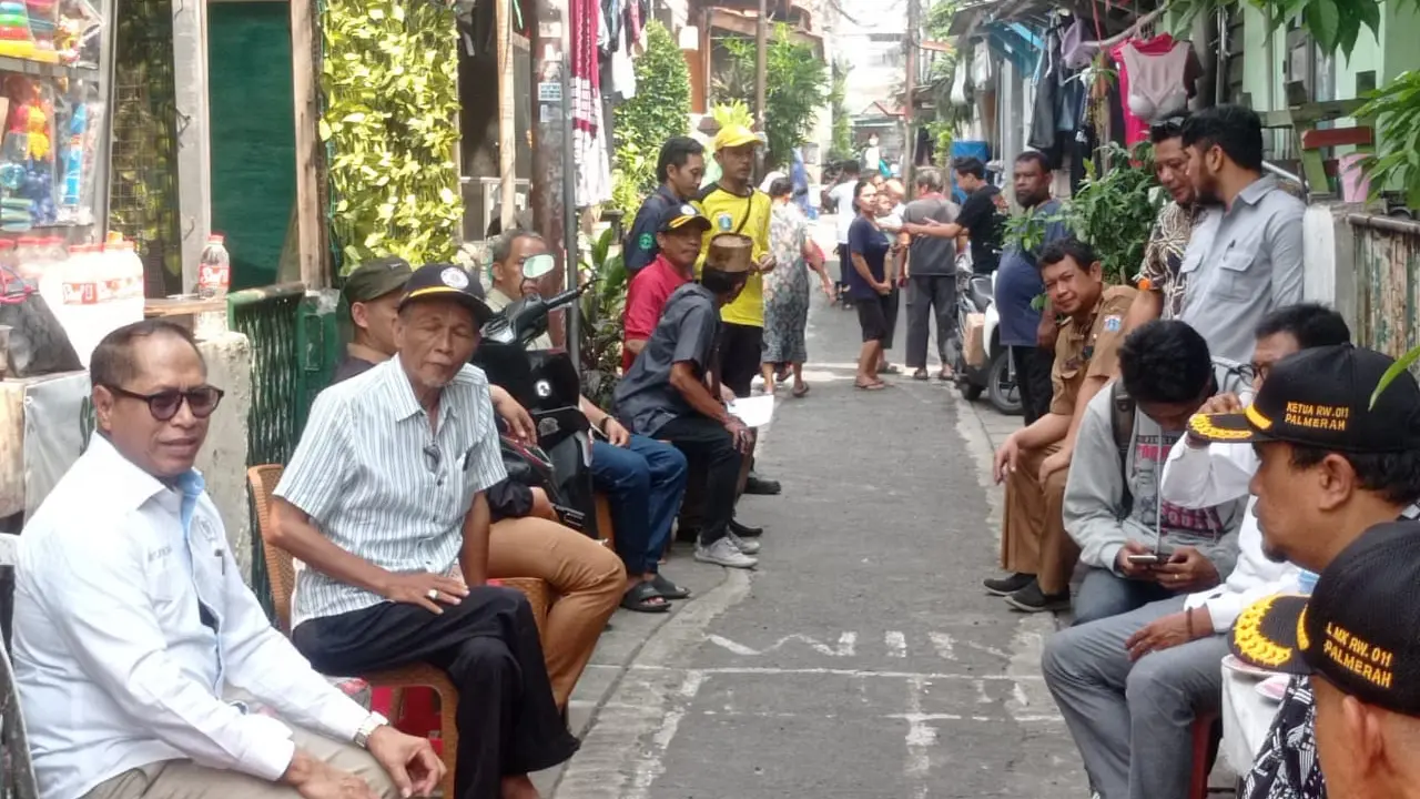 Anggota Komisi D DPRD DKI Jakarta Husen SH melakukan kunjungan lapangan ke Kelurahan Palmerah, Jakarta Barat, pada Selasa 29 April 2025.