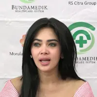 Adik dan sekaligus manager melahirkan menjadi kado terindah ulang tahun Syahrini.