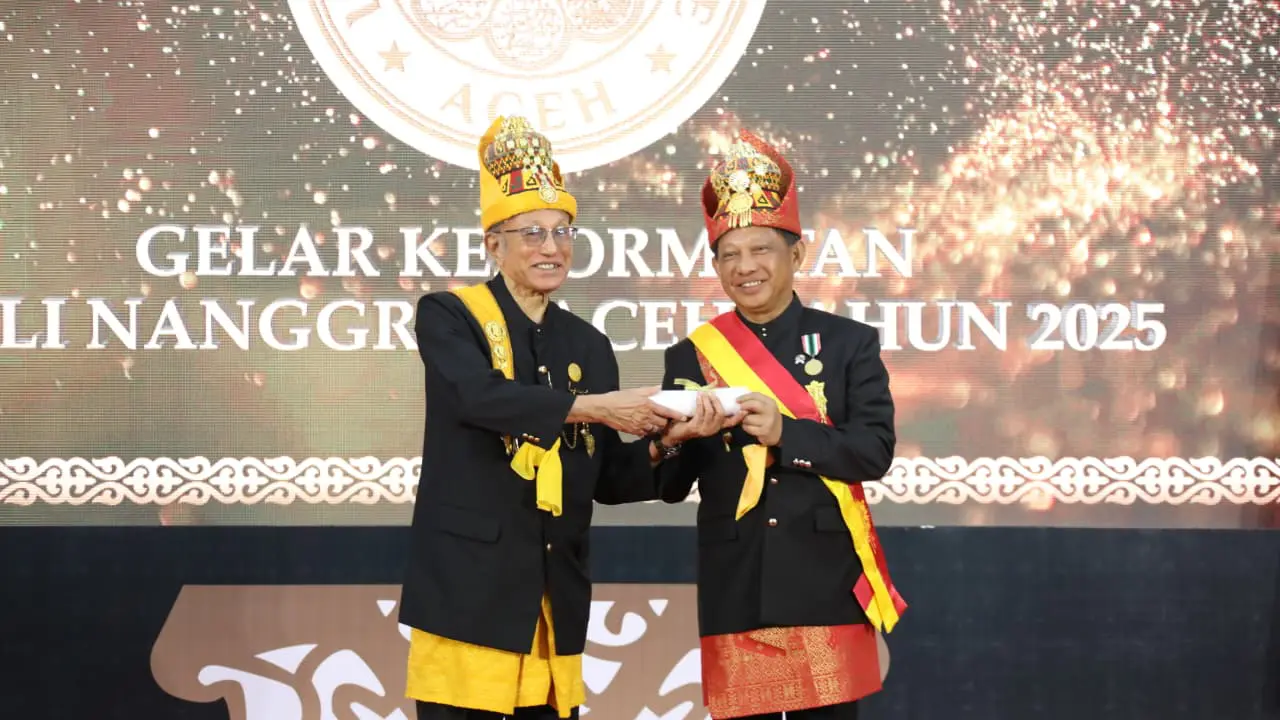 Mendagri Tito Karnavian Dianugerahi Gelar “Petua Panglima Hukom” oleh Wali Nanggroe Aceh