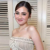 Lihat di sini makeup look Syifa Hadju di momen perayaan MD Entertainment. [@fidelhertamakeup].