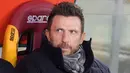 Eusebio Di Francesco yang pensiun pada Juli 2005 bersama Perugia tercatat pernah berseragam AS Roma selama 4 musim mulai 1997/1998 hingga 2000/2001. Ia total tampil dalam 129 laga bersama AS Roma di semua kompetisi dengan torehan 16 gol dan 8 assist, dan sukses mempersembahkan satu gelar Scudetto pada musim 2000/2001. Pada awal musim 2017/2018 ia ditunjuk menjadi pelatih AS Roma menggantikan Luciano Spalletti. Bertahan hingga Maret 2019, prestasi terbaiknya adalah membawa AS Roma lolos ke semifinal Liga Champions 2017/2018. (AFP/Tiziana Fabi)