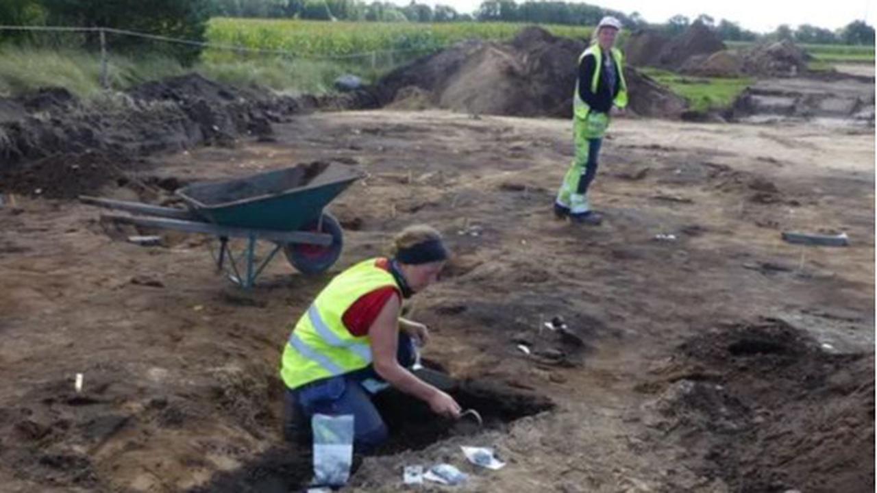 Arkeolog Temukan 139 Kuburan Viking Berusia 1.200 Tahun, Berisi Aksesori Sampai Tulang Hewan