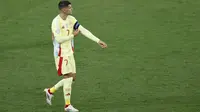 Pemain depan Spanyol #07, Alvaro Morata, bereaksi setelah gagal mengeksekusi penalti setelah pertandingan final UEFA Nations League antara Portugal dan Spanyol di Munich, Jerman selatan, Senin dini hari WIB (9-6-2025). (Alexandra BEIER/AFP)