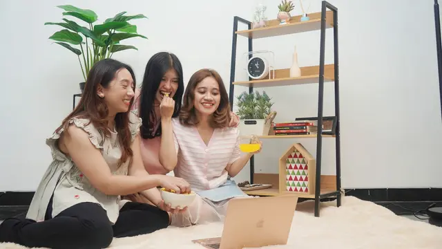 wanita februari arisan