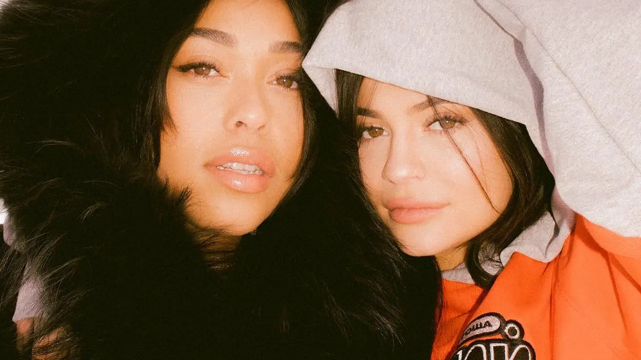 [Bintang] Jordyn Woods - Kylie Jenner