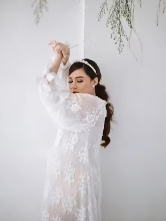 6 Potret Maternity Shoot Nella Kharisma, Romantis Ditemani Dory Harsa