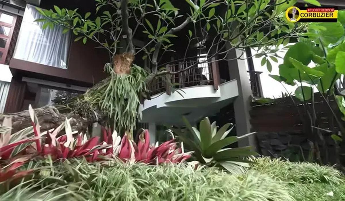 Potret Rumah Sabrina Chairunnisa dan Deddy Corbuzier, Usung Nuansa Tropis Modern yang Asri