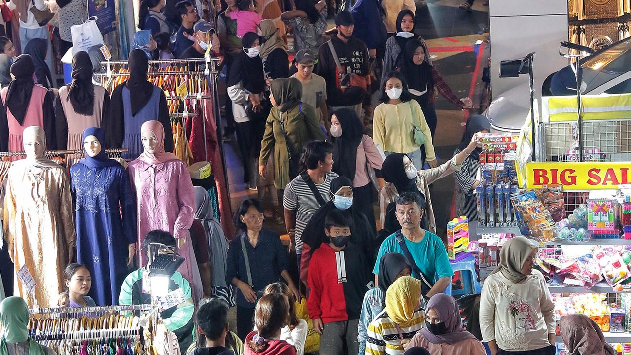 Jelang lebaran pasar tanah abang diserbu warga