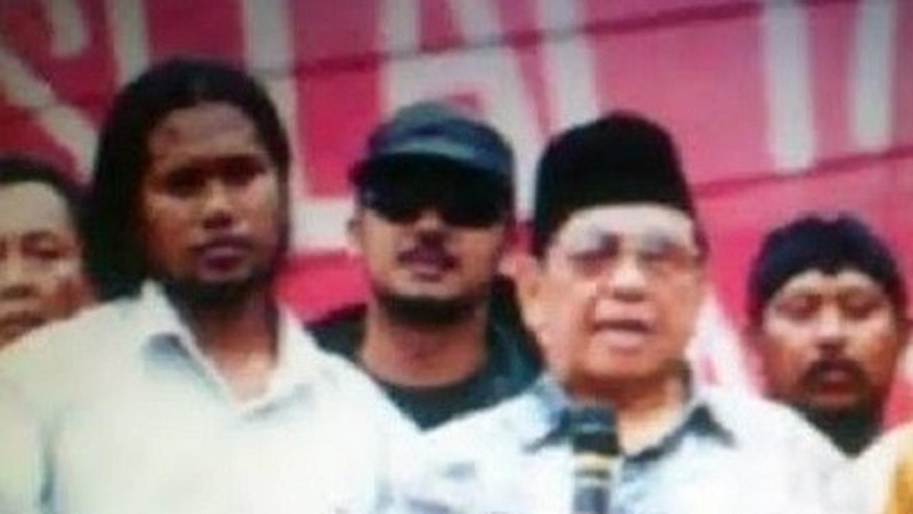 Gus Dur dan Gus Muwafiq. (Foto: Istimewa via Laduni.id)