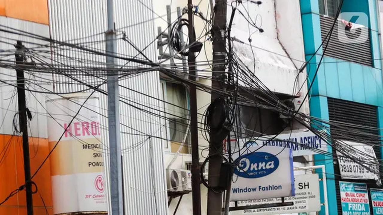Potret Semrawutnya Kabel Utilitas di Jakarta