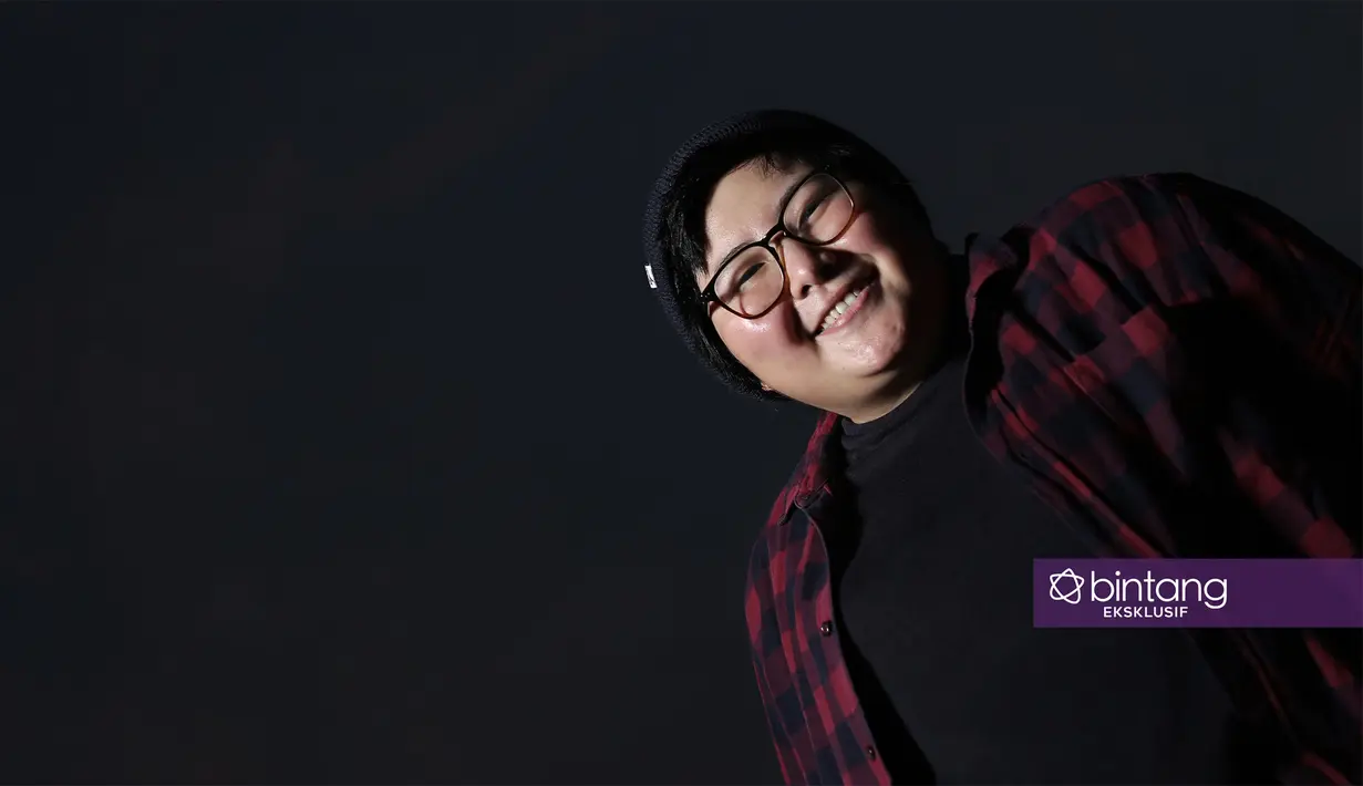 "Musik itu buat aku awalnya pelarian. Soalnya aku dulu sempat memang pengen bermusik aja, cuman paksaan dari orangtua aku ke jalur yang lain," ungkap Yuka ketika bertandang ke kantor Bintang.com. (Febio Hernanto/Bintang.com)