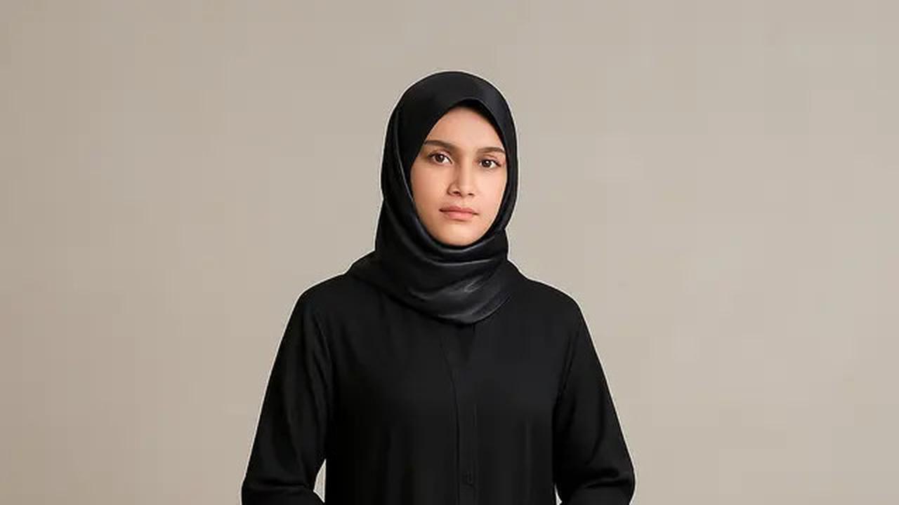 12 Model Busana Muslimah 1 Warna yang Lagi Tren di 2025, Tampilan Simpel tapi Elegan