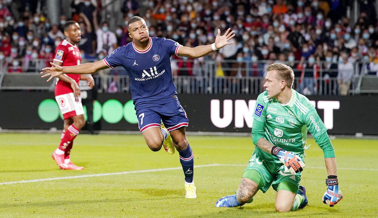 Hasil positif ini menjadi kemenangan ketiga bagi Kylian Mbappe dan kawan-kawan dalam tiga pertandingan pertamanya. Mereka sementara naik ke puncak klasemen dengan raihan sembilan poin penuh. (Foto: AP/Daniel Cole)