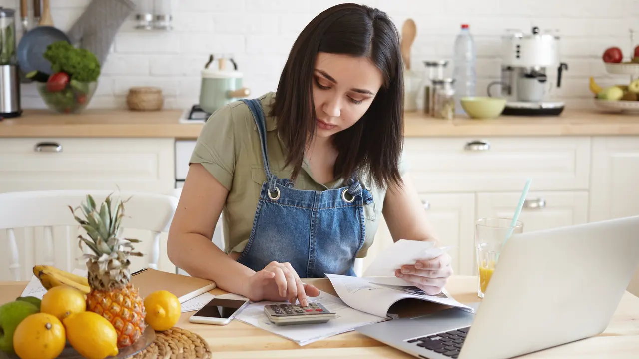 Mengenal Apa Itu Frugal Living (photo by freepik.com)