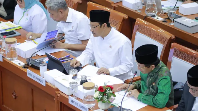 Mensos dan Komisi VIII Bahas Penguatan Bansos 2025