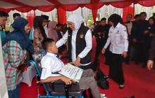 Gubernur Khofifah Salurkan Bantuan Sosial di Kediri, Perkuat Kesejahteraan Warga