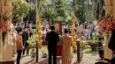 Upacara pernikahan pernakan dihidupkan dalam gaya neoklasik. Di mana seluruh prosesi digelar di tengah Kota Tua Phuket yang dibangun pada tahun 1930. [@niyadarweddinganswer]