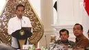 Presiden Jokowi memimpin sidang kabinet paripurna di Istana Merdeka, Jakarta, Selasa (29/8). Jokowi juga mengharapkan agar secepatnya setiap kementerian dan lembaga mampu memperbaiki internalnya masing-masing. (Liputan6.com/Angga Yuniar) 