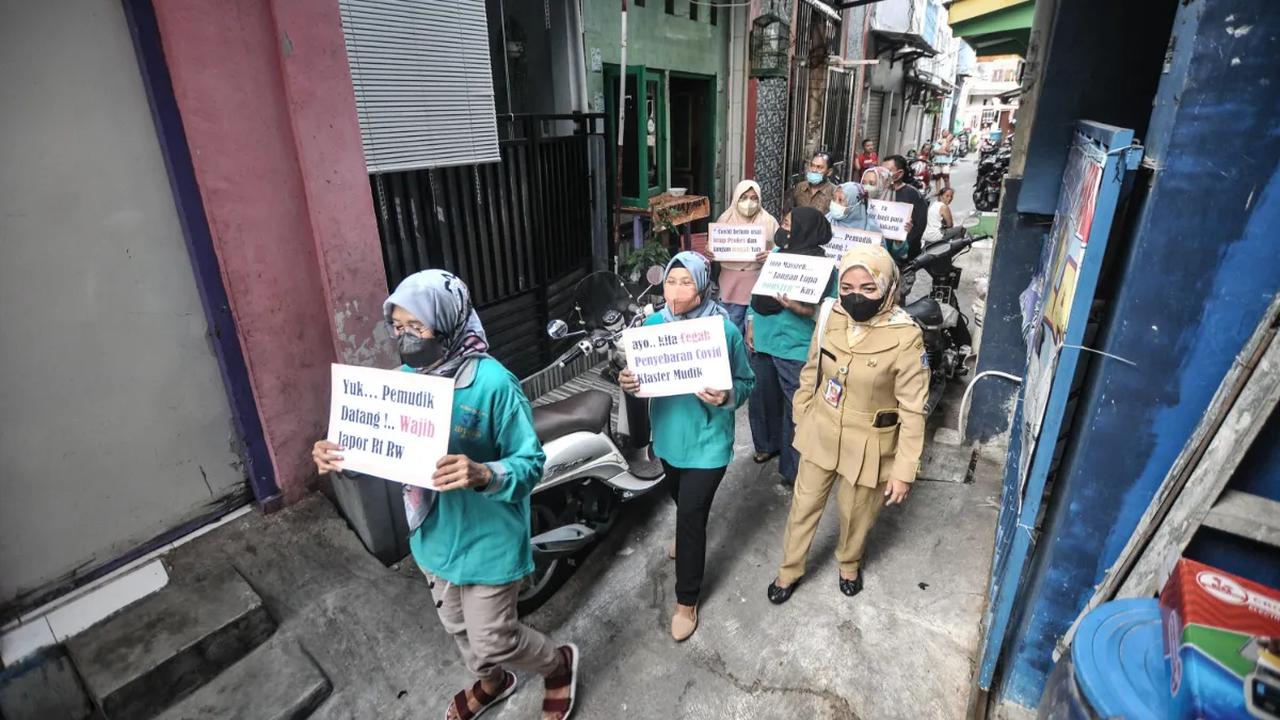 Pemprov DKI menyediakan 10 pelatihan, misalnya pelatihan tata boga, bahasa Inggris, bahasa Jepang, dan menyetir.