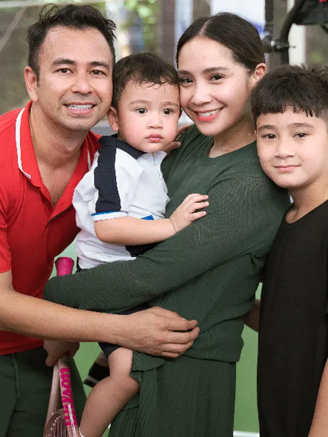 Diduga Adopsi Anak Perempuan, Ini 6 Gaya Keibuan yang Modis dari Nagita Slavina Saat Momong Kedua Putranya