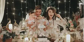 Nastusha Olivia Alinskie anak pertama pasangan Chelsea Olivia dan Glenn Alinskie usianya tepat satu tahun pada Sabtu (9/9/2017). Sebuah pesta di gelar di hotel bintang lima di kawasan Jakarta Selatan. (Instagram/glennalinskie)