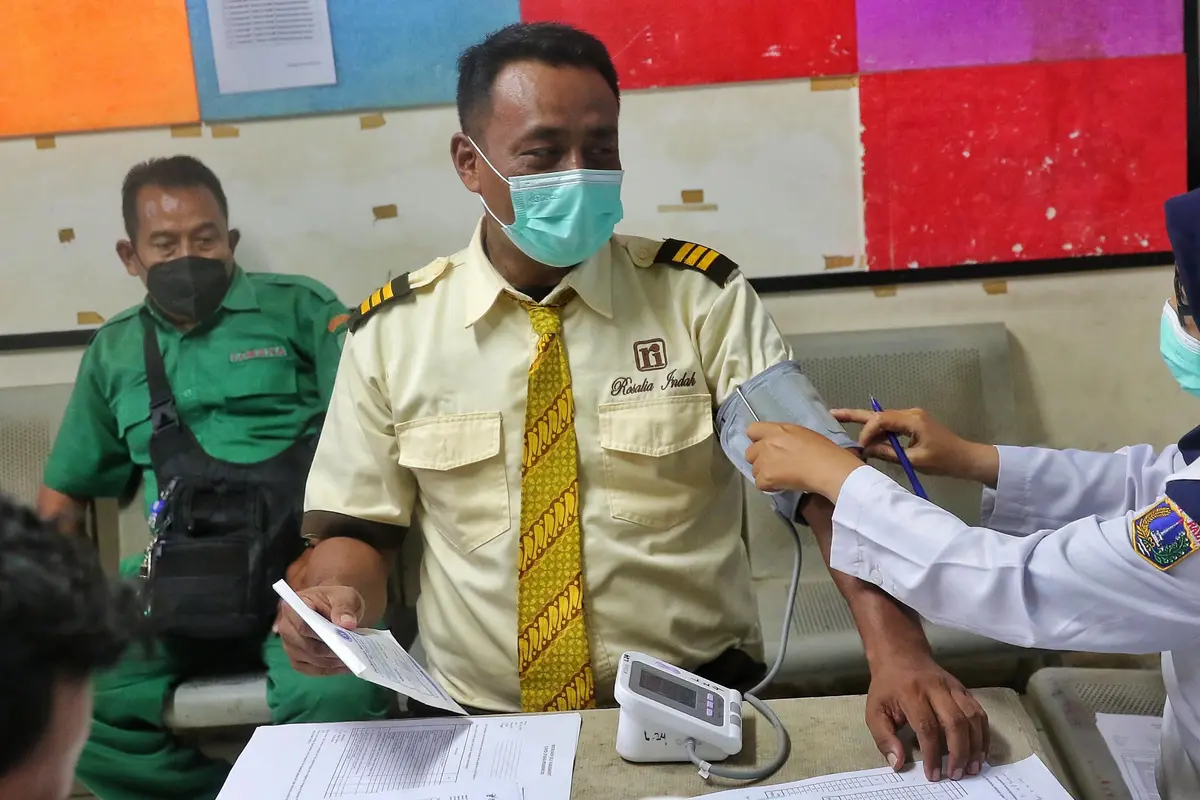Tekan Angka Kecelakaan Saat Libur Nataru, Sopir Bus Jalani Tes Kesehatan