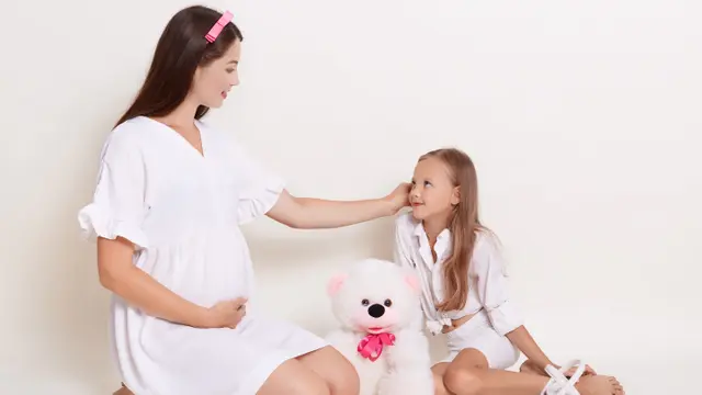 Cara Seru Mengenalkan Konsep Adik Baru, Anak Pertama Jadi Lebih Siap! (Foto: Freepik/user18526052)