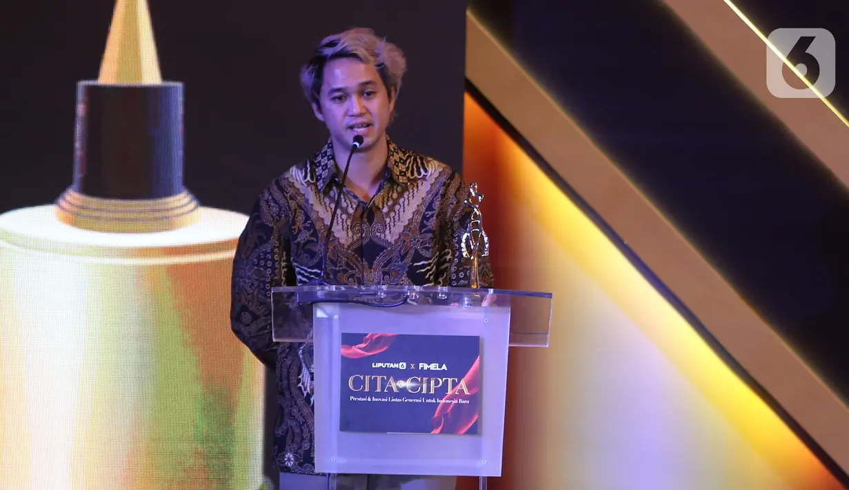 Perwakilan Penggebrak Indonesia Spike Megawati Hangestri Pertiwi memberikan sambutan usai menerima Anugerah Perempuan Hebat Liputan6.com dengan Kategori Olahraga dalam cara Cita dan Cipta 2024 yang diadakan Liputan6.com x Fimela di Hotel Shangri-La Jakarta, Rabu (31/7/2024) malam. (Liputan6.com/Angga Yuniar)
