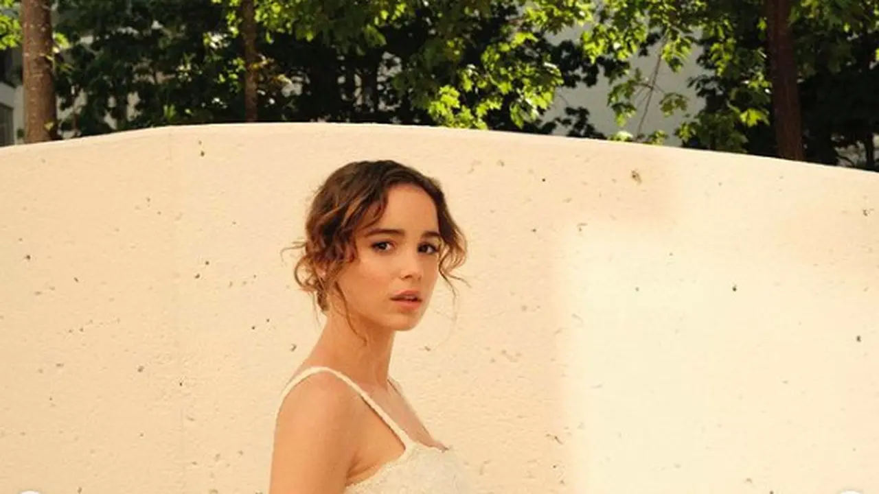 Top 3: Deretan Potret Cantik Alba Baptista Istri Chris Evans