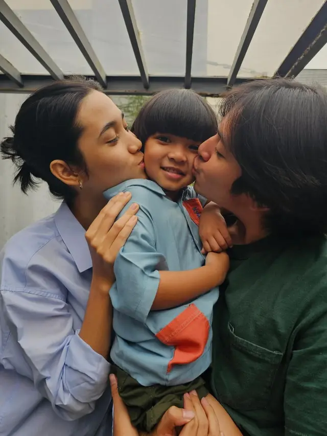 Parenting dalam Dua Hati Biru