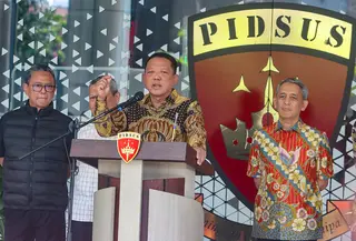 Jaksa Agung Muda Tindak Pidana Khusus (Jampidsus) Febrie Adriansyah memberikan keterangan pers di Gedung Bundar, Kejaksaan Agung, Jakarta, Jumat (10/7/2026). (KLY/ Budy Santoso)