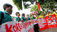 Ratusan mahasiswa dari berbagai BEM seluruh Indonesia melakukan aksi demo di Kantor KPU, Jakarta, (8/5/2014) (Liputan6.com/Faizal fanani)