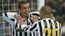 David Trezeguet. Striker Juventus ini dinobatkan sebagai top Skor Liga Italia bersama Dario Hubner (Piacenza) yang sama-sama mencetak 24 gol pada musim 2001/2002. Ia juga membawa Juventus menjuarai Liga Italia pada musim tersebut, mengungguli AS Roma dan Inter Milan. (AFP/Vincenzo Pinto)