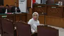 Terdakwa kasus dugaan penyebaran berita bohong atau hoaks Ratna Sarumpaet saat menjalani sidang lanjutan di PN Jakarta Selatan, Selasa (18/6/2019). Sidang tersebut beragenda pembacaan pledoi atau nota pembelaan dari terdakwa. (Liputan6.com/Herman Zakharia)