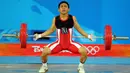 Pada Olimpiade Beijing 2008, Eko Yuli Irawan yang berlomba di kelas 56 kg sukses membawa pulang medali perunggu dengan angkatan total 288 kg. (AFP/Jung Yeon-je)