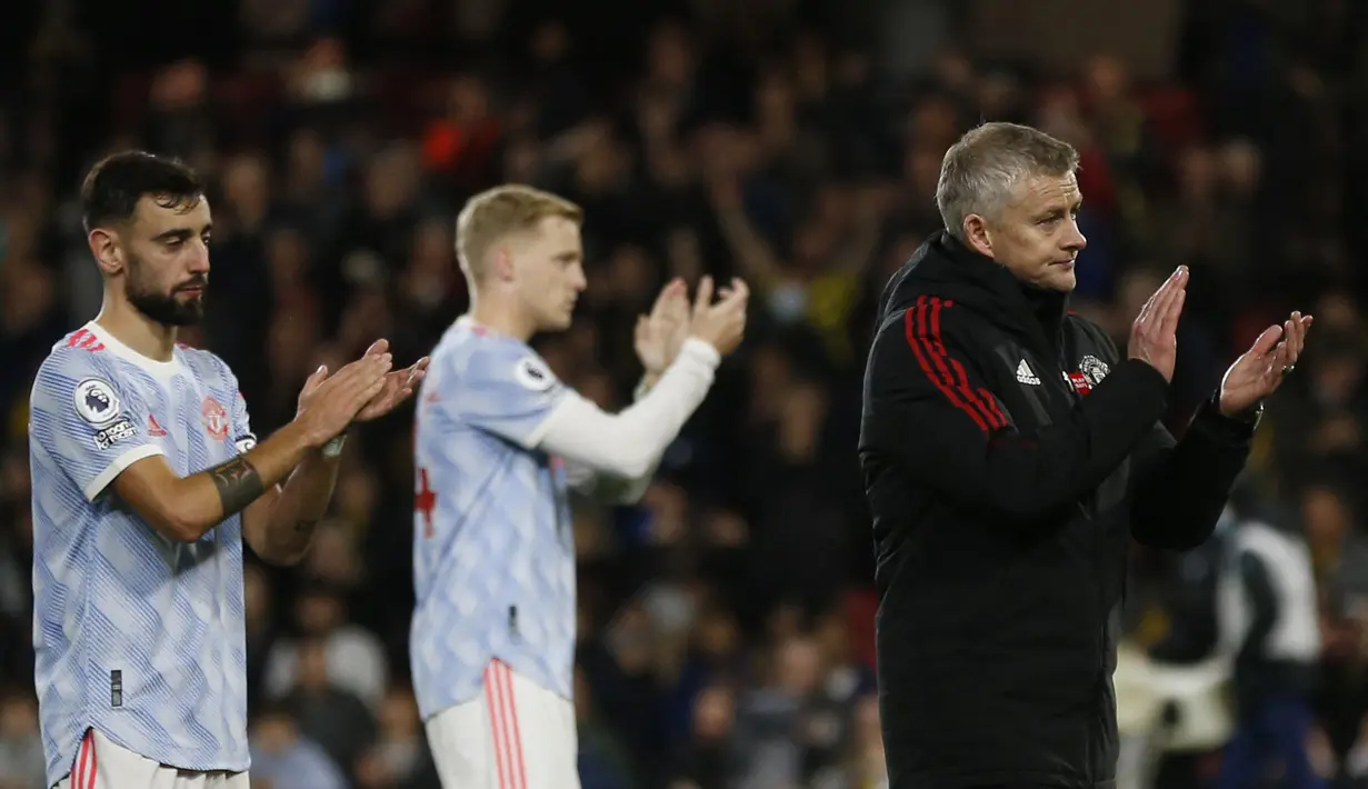 Kejadian ini bisa jadi isyarat bahwa Ole akan mengundurkan diri dari kursi pelatih sekaligus berpamitan kepada ribuan penggemar Manchester United. (AFP/Ian Kington)