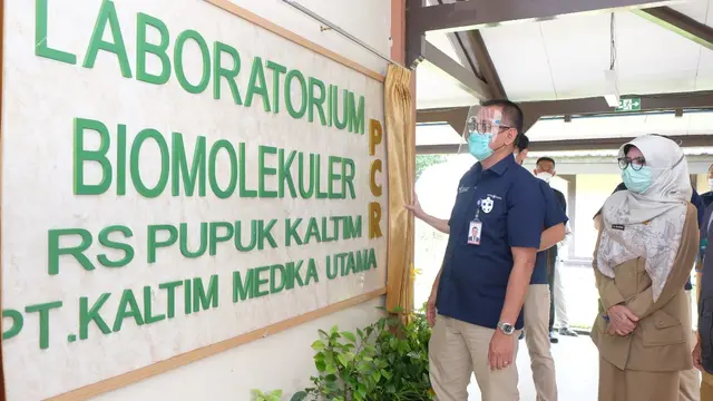 Direktur Utama Pupuk Kaltim Rahmad Pribadi meresmikan Laboratorium Biomolekuler Polymerase Chain Reaction (PCR) untuk analisa swab Covid-19 di RS Pupuk Kaltim