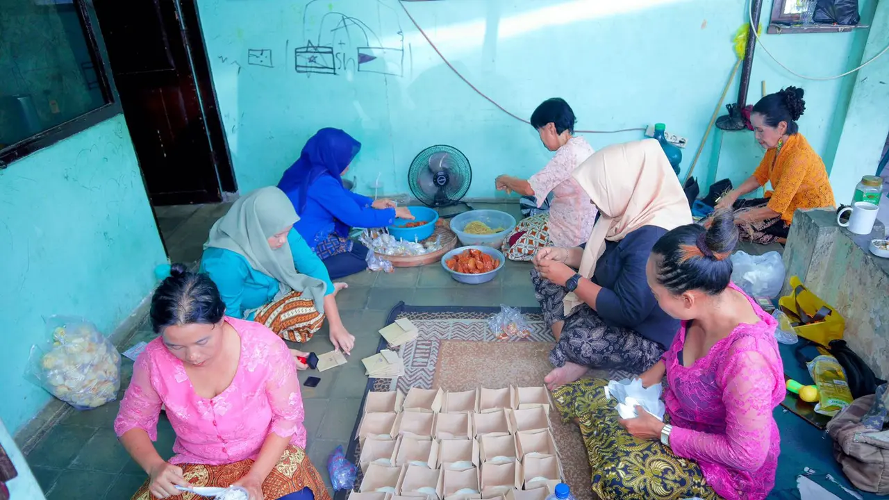 Dapur Umum Perempuan Bergerak Yayasan Rumah Kasih Sekartaji Ayuwangi